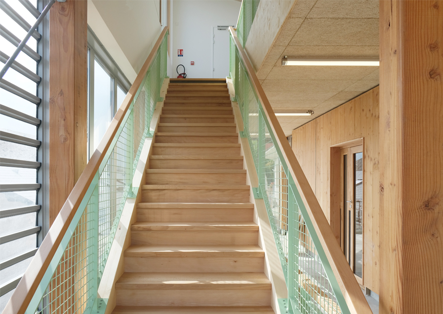 escalier bois école