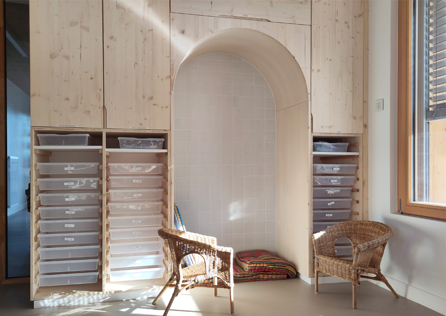 mobilier bois intégré école